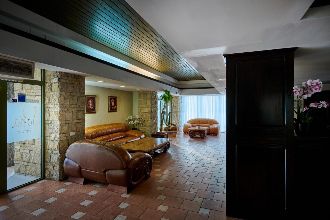 Hotel & Restaurant Sofia Sucevita Kültér fotó